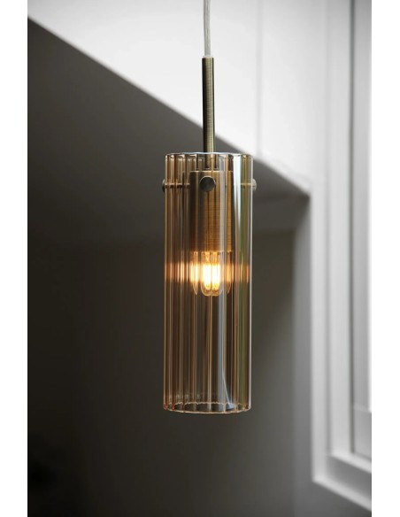 Détail lampe Tibia Markslojd verre ambré diffuse lumière chaude et décorative ambiance cosy