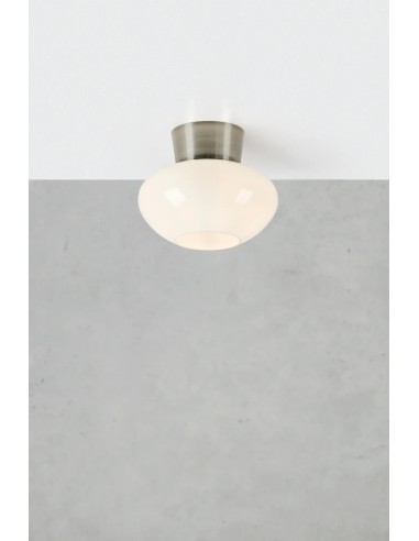 Détail plafonnier Malaga verre blanc diffusion lumière douce salle de bain élégante