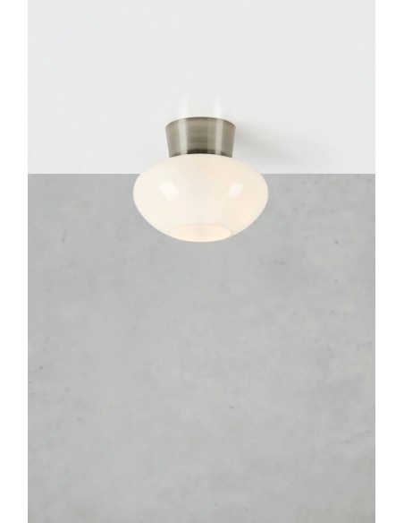 Détail plafonnier Malaga verre blanc diffusion lumière douce salle de bain élégante