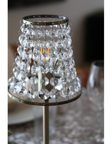 Détail lampe Liora éclairage LED 3000K variateur tactile ambiance élégante