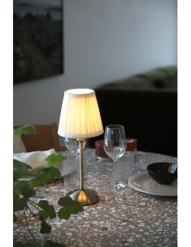 Lampe rechargeable Anno sans fil sur table de chevet ou salon décoration élégante