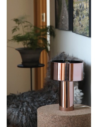 Lampe de table Corin rose gold Markslojd sur meuble intérieur chic et contemporain