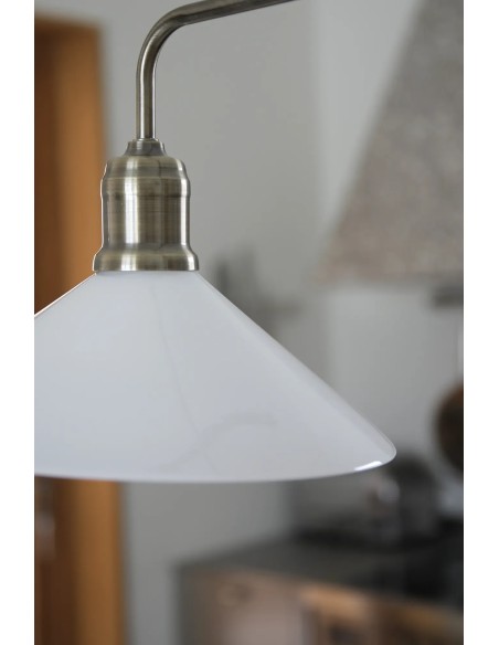 Plafonnier Vela Markslojd installé cuisine ou salle à manger éclairage élégant