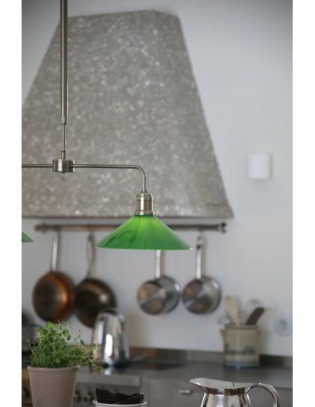 Plafonnier Vela Markslojd installé salle à manger éclairage décoratif vert