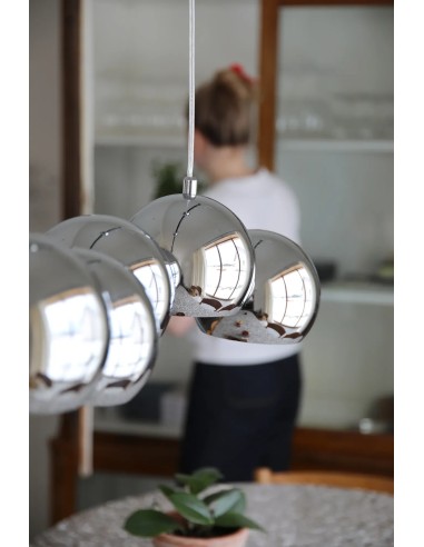 Plafonnier Cupolo installé dans grande salle à manger éclairage décoratif