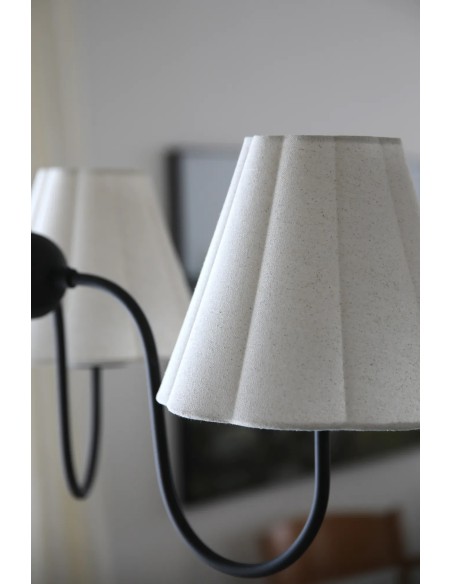 Plafonnier Veya installé au-dessus table salle à manger ambiance cosy