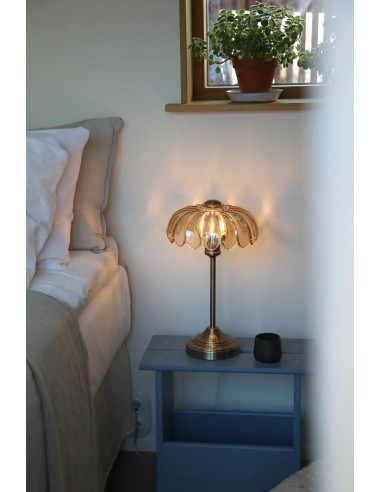 Détail abat-jour verre ambré lampe Kurage Markslojd lumière chaude