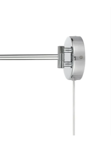 Applique Arlo chrome installée chambre éclairage lecture moderne