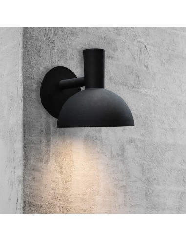 Applique Nubi installée sur mur extérieur style scandinave minimaliste