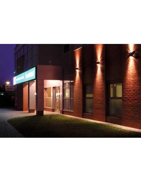 Applique murale extérieure Kanlux ZEW installée sur façade moderne double GU10