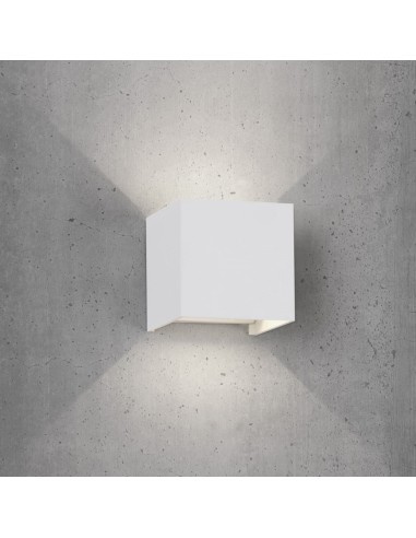 Éclairage extérieur LED blanc chaud 3000K applique murale Mantra Davos diffusion 120 degrés