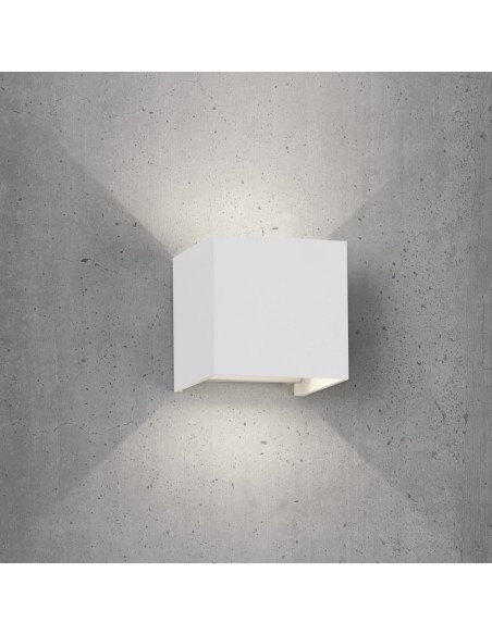 Éclairage extérieur LED blanc chaud 3000K applique murale Mantra Davos diffusion 120 degrés