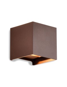 Applique murale extérieure LED Mantra Davos corten 12W IP54 installée sur façade moderne