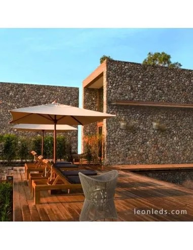 Éclairage extérieur chaleureux applique murale Mantra Polinesia terrasse balcon façade moderne