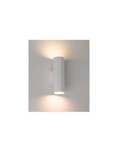 Applique extérieure Mantra Pere aluminium blanc installée sur mur maison moderne