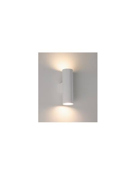 Applique extérieure Mantra Pere aluminium blanc installée sur mur maison moderne