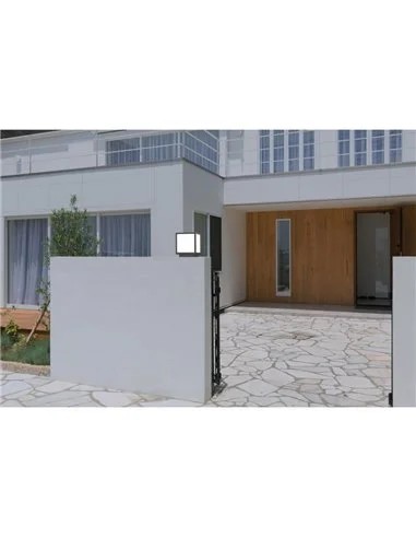 Applique extérieure Utah installée sur mur extérieur design industriel terrasse IP65