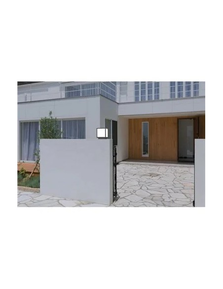 Applique extérieure Utah installée sur mur extérieur design industriel terrasse IP65