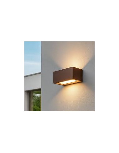 Applique extérieure Utah installée sur mur extérieur design industriel horizontal IP65
