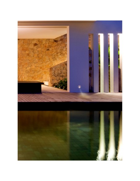 Applique extérieure Aspen installée sur mur extérieur éclairage discret chemin IP65