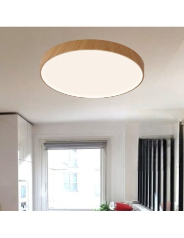 Plafonnier LED Cumbuco II blanc installé dans salon moderne lumineux
