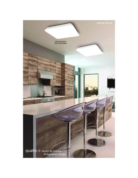 Plafonnier LED Quatro II installé au plafond intérieur moderne lumineux