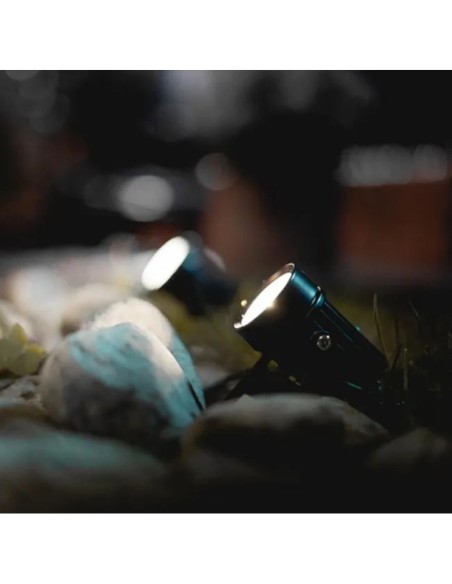 Lot de 4 spots solaires en aluminium noir - DDC Leluminaireled.com