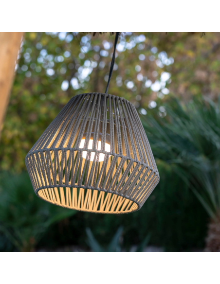 Suspension Conta extérieure de New Garden avec ampoule rechargeable